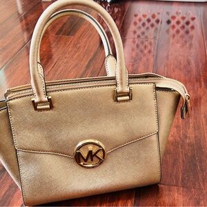 MICHAEL Michael Kors Gold Shoulder Bag with Structured Design , gentle used